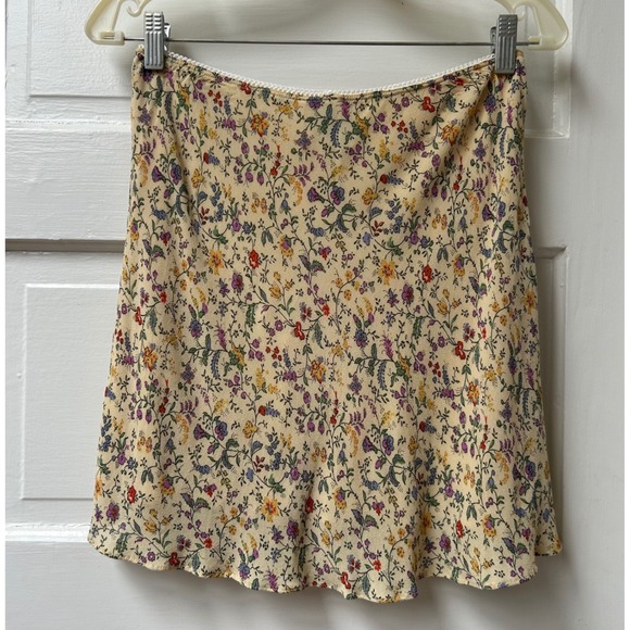Reformation Brandy Mini Skirt in Yellow Floral Georgette Size Large - Picture 5 of 10